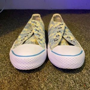 These are some pretty cute Airwalks! Never worn only took out the shoe laces!